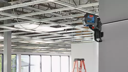 Bosch GLL100-40G in use on wall mount