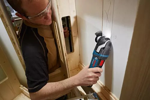 Bosch GOP18V-28N in use