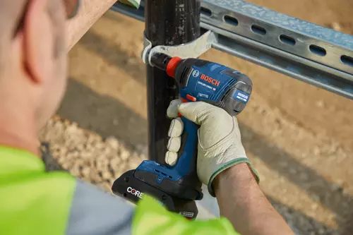 Bosch GDX18V-1860CB15 in use