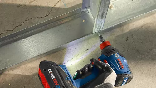 Bosch GDX18V-1860CB15 in use